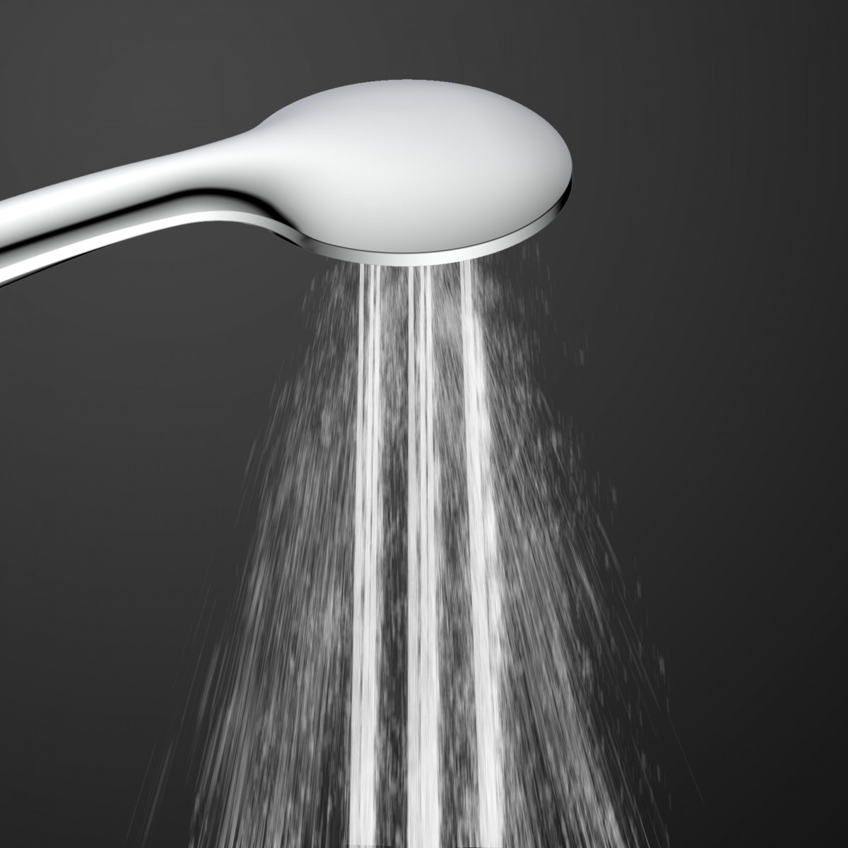 Nahaufnahme eines silbernen Duschkopfs mit herabfallendem Wasserstrahl.