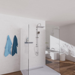 Glas-Duschkabine mit Regendusche und Handbrause an weißer Wand im Bad