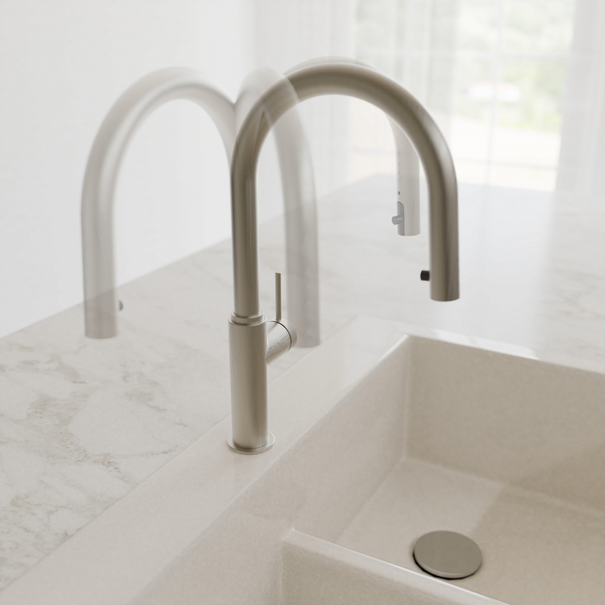 Gebogener Edelstahl-Wasserhahn an hell beiger Spüle mit Bewegungsdarstellung des Auslaufs.