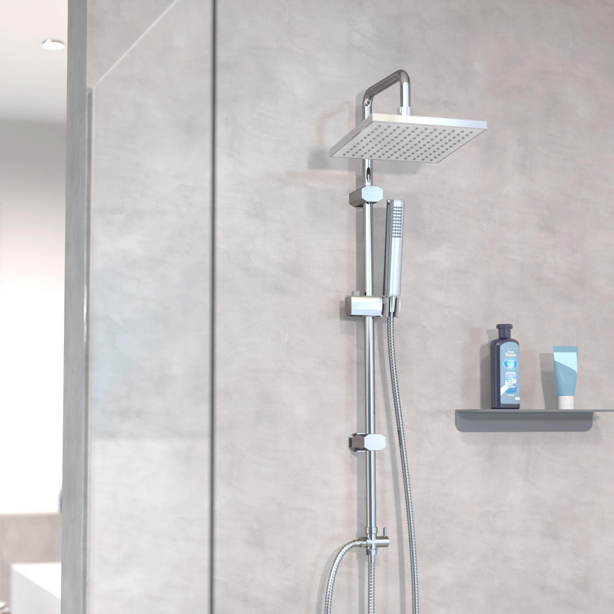 Chrom-Duschsystem mit eckiger Kopfbrause und Handbrause an Wandstange