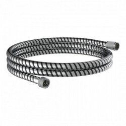 Flexibler Duschschlauch in Chrom mit schwarzen Spiralstreifen und Metallanschlüssen.