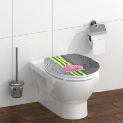 Geschlossene WC-Brille mit Bambus- und Orchideenmotiv in modernem Badezimmer aus Holz.