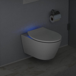 Wandhängendes WC mit geschlossenem Deckel und blauem Licht darunter