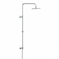 Verchromtes Duschsystem mit eckiger Kopfbrause und Wandarmatur.