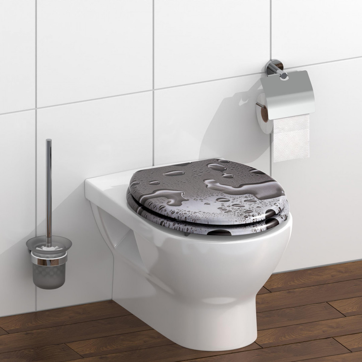 WC-Sitz mit schwarz-weißem Wassertropfenmuster auf weißer Toilette im Badezimmer.