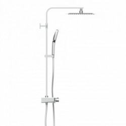 Duschsystem mit eckiger Kopfbrause, Handbrause, Thermostat und verstellbarer Wandstange aus Metall.