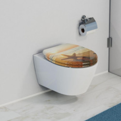 Wandhängendes WC mit Toilettensitz mit Strandmotiv und Seestern.