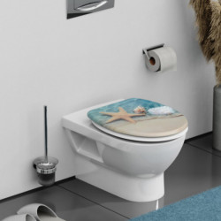 WC-Sitz mit Strandmotiv aus Seestern und Muscheln auf weißer Toilette