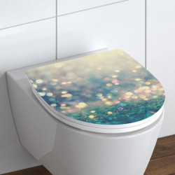 Weißes WC mit Toilettendeckel und mehrfarbigem Lichtpunkte-Motiv.