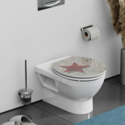 Weißer WC-Sitz mit Wassersteinmuster und rotem Seestern auf einem Wand-WC.