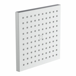 Quadratischer Duschkopf aus Metall mit Raster aus kleinen Düsenöffnungen