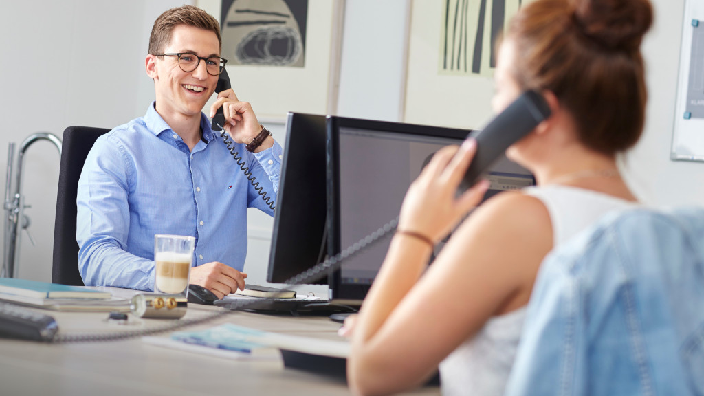 Carrière : Équipe de service au téléphone
