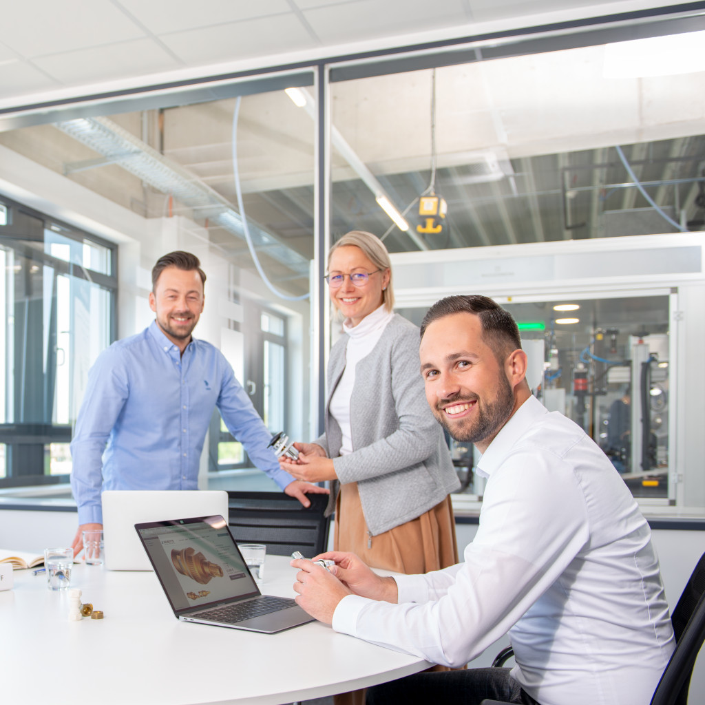 Vacatures: Team in conferentieruimte productie